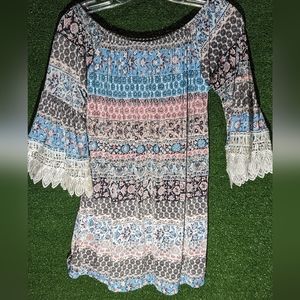 West Loop size medium stretchy dress or tunic with lace sleeves